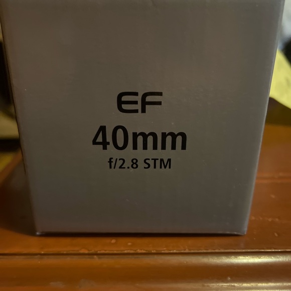 Canon lens - EF 40mm f/2.8 STM - Picture 3 of 3